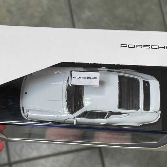 Porsche 911 Carrera RS 2.7 Limited Edition New Collectors Model 1:43 Collectable - Picture 12 of 15